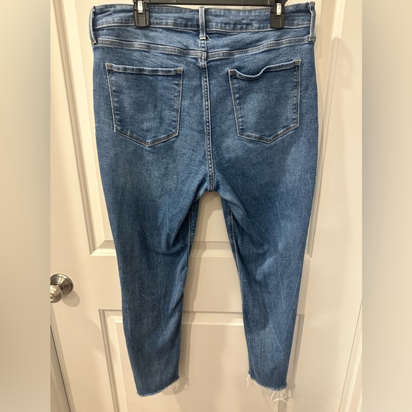 OLD NAVY WOMENS ROCKSTAR HIRISE JEANS SIZE 14 - Picture 2 of 3